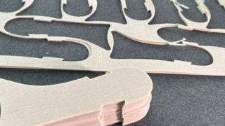 Клей-расплав для кевларовых межподошв и материалов верха — обработка нескольких материалов