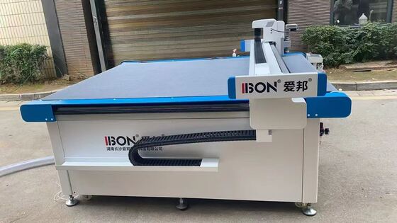 Хорошая цена Машина для резки кожи для автомобильных сидений онлайн