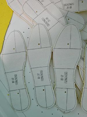 Высокоточная компьютерно-управляемая машина для маркировки обуви с рабочей зоной 1200 x 900 мм для верхней части обуви и вампа