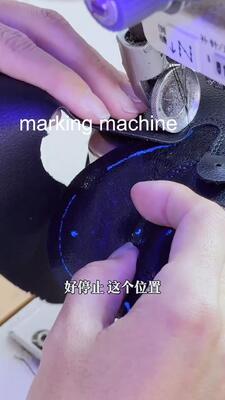 Компьютеризированная струйная маркировочная машина с рабочей областью 1200 x 900 мм и системой УФ-линейной отрисовки для верха обуви